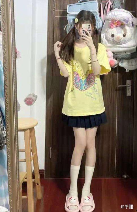 少女穿短丝袜视频下载,少女短袜视频下载，一睹芳华风采